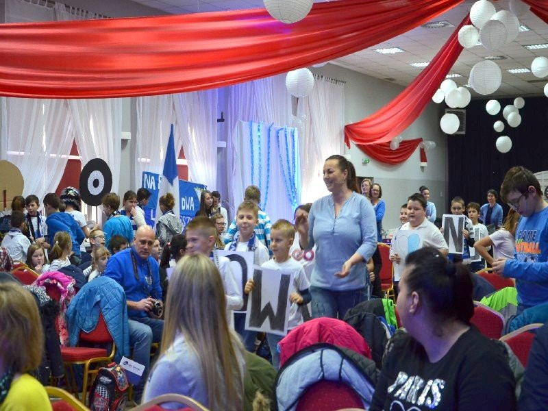 Żużlowcy odwiedzili uczniów z Goniembic (zdjęcia)
