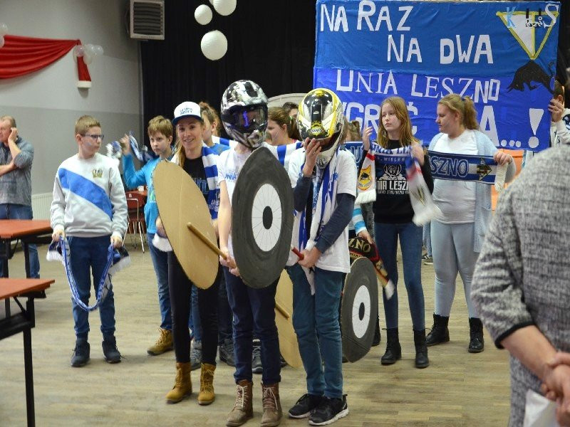 Żużlowcy odwiedzili uczniów z Goniembic (zdjęcia)