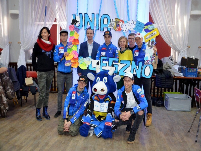 Żużlowcy odwiedzili uczniów z Goniembic (zdjęcia)