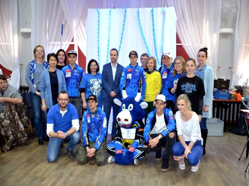 Żużlowcy odwiedzili uczniów z Goniembic (zdjęcia)