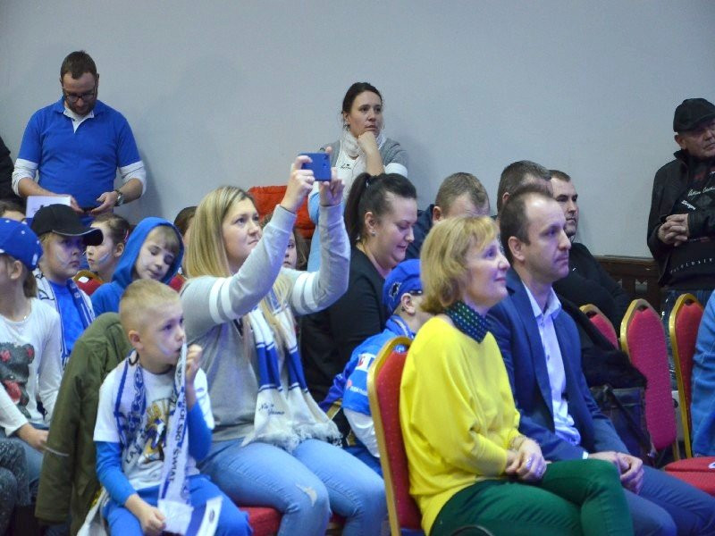 Żużlowcy odwiedzili uczniów z Goniembic (zdjęcia)
