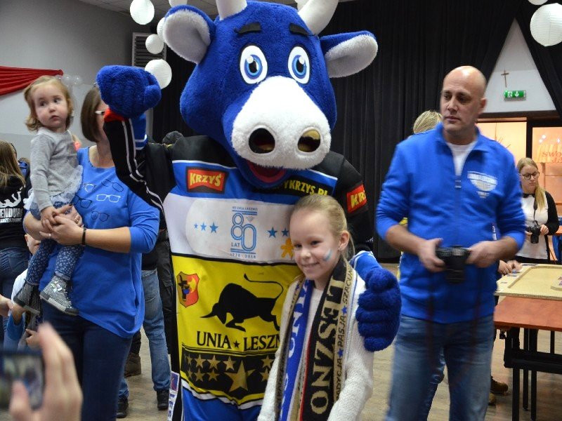 Żużlowcy odwiedzili uczniów z Goniembic (zdjęcia)