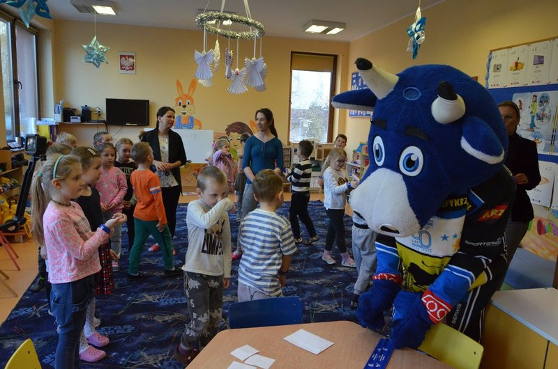 Byczek zadbał o bezpieczeństwo przedszkolaków (zdjęcia)
