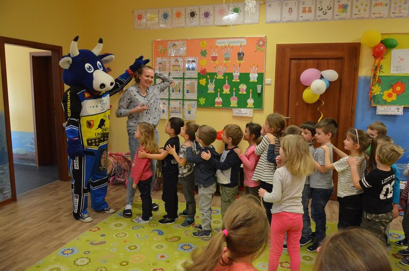 Byczek zadbał o bezpieczeństwo przedszkolaków (zdjęcia)