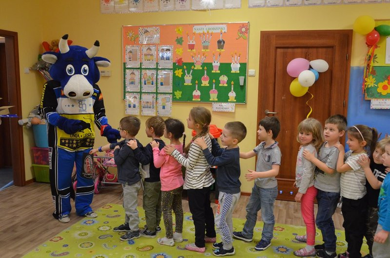 Byczek zadbał o bezpieczeństwo przedszkolaków (zdjęcia)