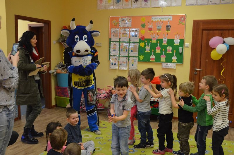 Byczek zadbał o bezpieczeństwo przedszkolaków (zdjęcia)