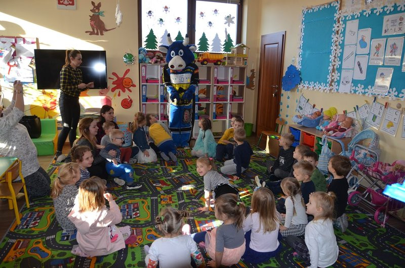 Byczek zadbał o bezpieczeństwo przedszkolaków (zdjęcia)