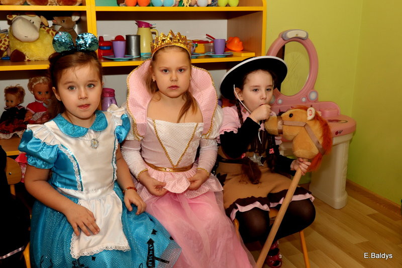 Tańce przebierańców w Drzeczkowie (zdjęcia)
