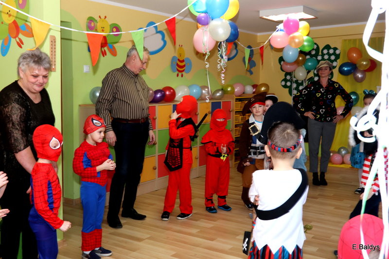 Tańce przebierańców w Drzeczkowie (zdjęcia)