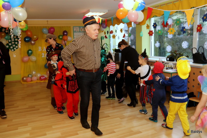 Tańce przebierańców w Drzeczkowie (zdjęcia)