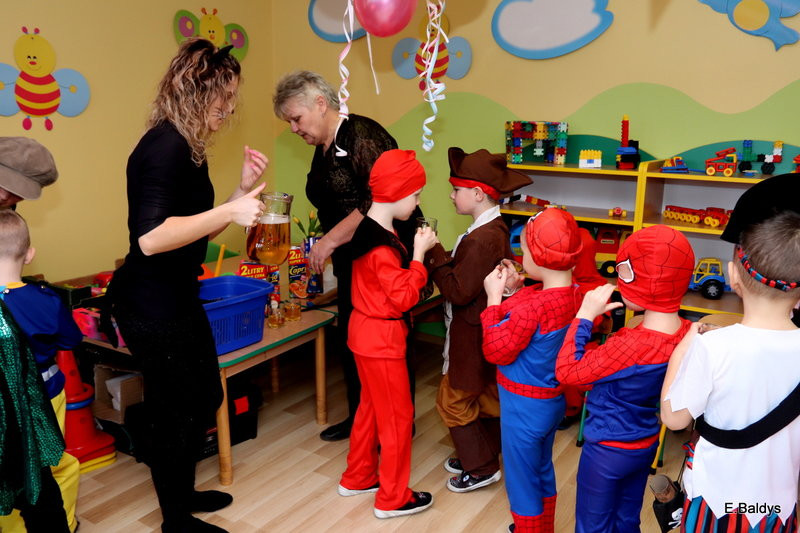 Tańce przebierańców w Drzeczkowie (zdjęcia)