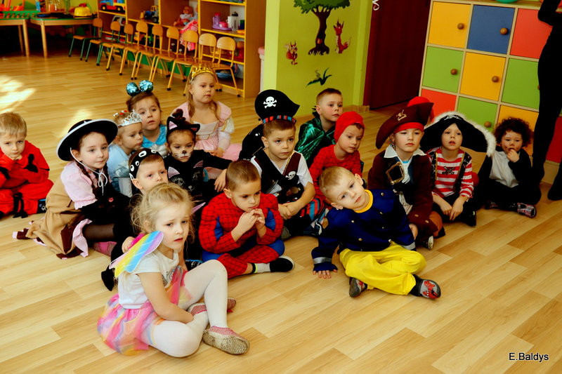 Tańce przebierańców w Drzeczkowie (zdjęcia)