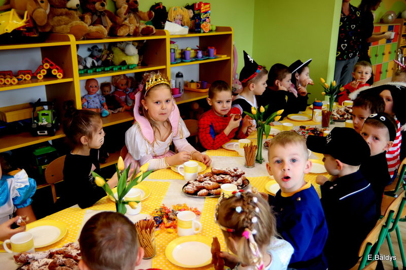 Tańce przebierańców w Drzeczkowie (zdjęcia)