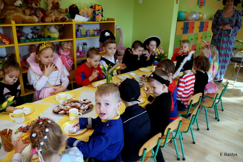 Tańce przebierańców w Drzeczkowie (zdjęcia)
