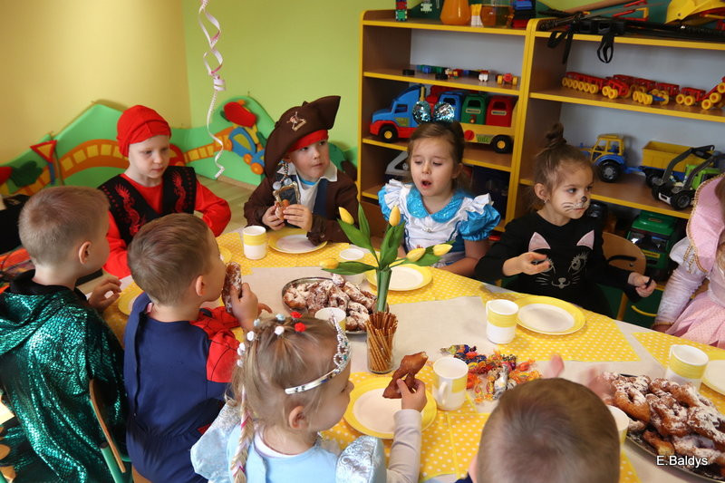 Tańce przebierańców w Drzeczkowie (zdjęcia)