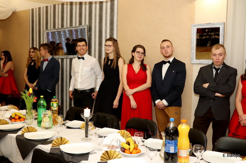 Bal studniówkowy ZS nr 4 (zdjęcia)