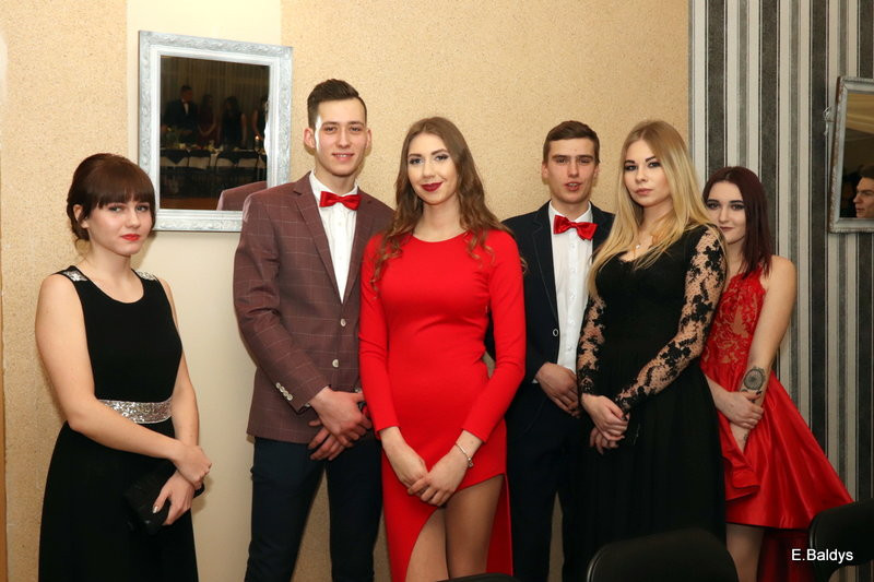 Bal studniówkowy ZS nr 4 (zdjęcia)