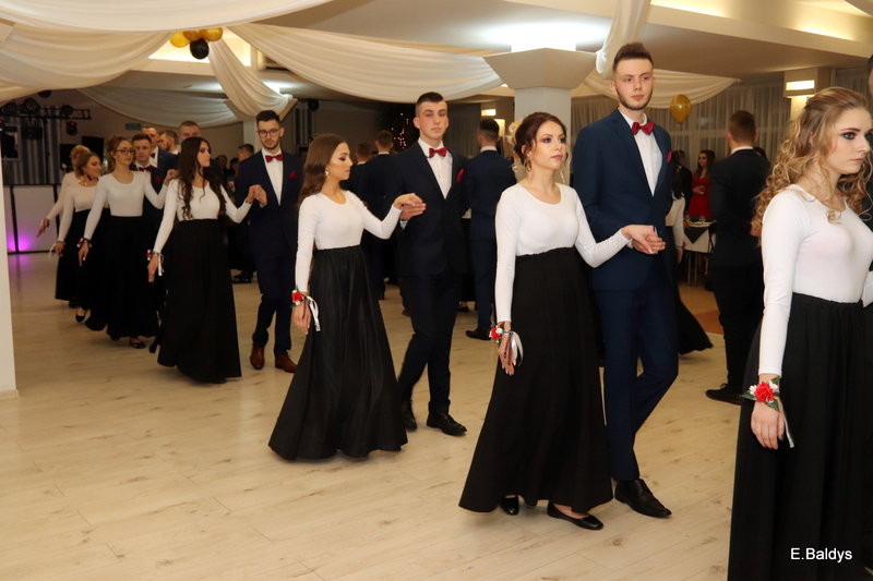 Bal studniówkowy ZS nr 4 (zdjęcia)