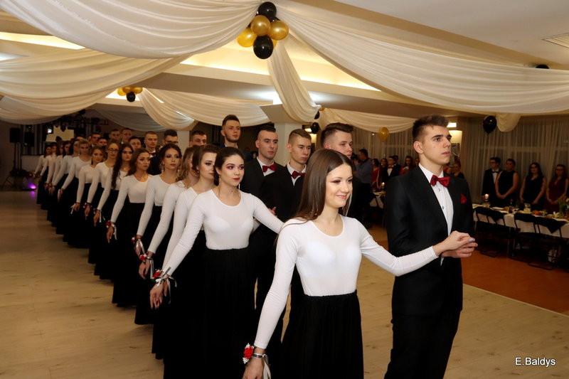 Bal studniówkowy ZS nr 4 (zdjęcia)