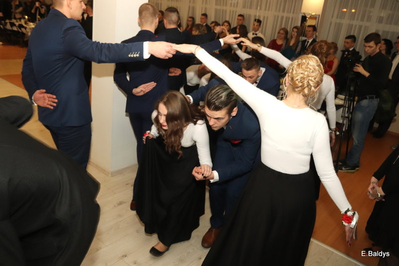 Bal studniówkowy ZS nr 4 (zdjęcia)