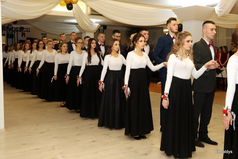 Bal studniówkowy ZS nr 4 (zdjęcia)