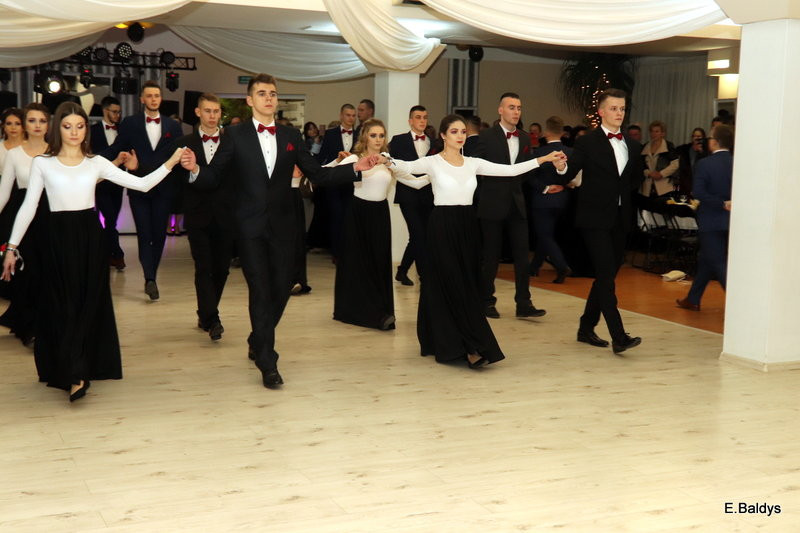 Bal studniówkowy ZS nr 4 (zdjęcia)