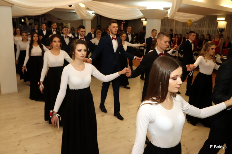 Bal studniówkowy ZS nr 4 (zdjęcia)