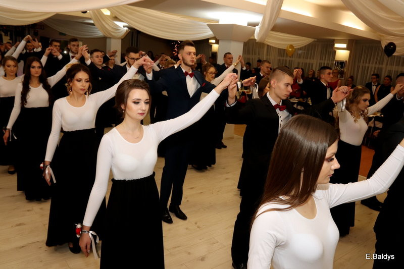 Bal studniówkowy ZS nr 4 (zdjęcia)