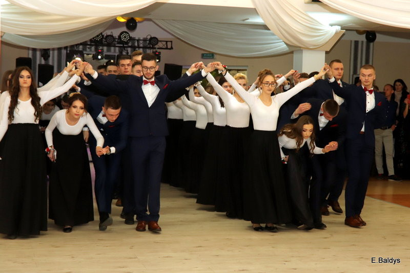 Bal studniówkowy ZS nr 4 (zdjęcia)