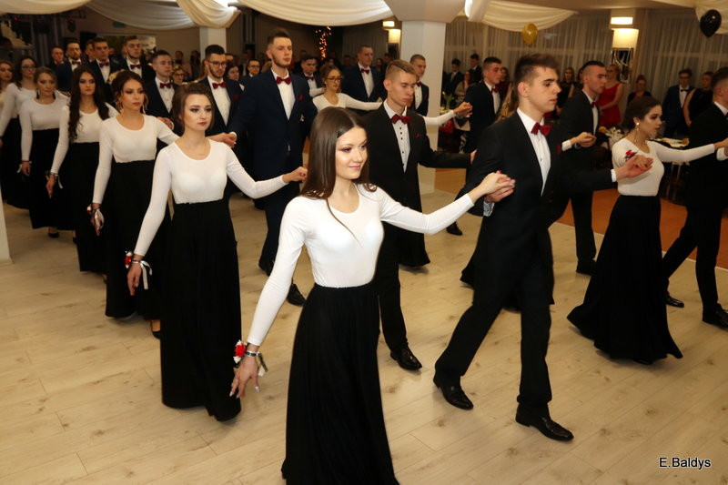Bal studniówkowy ZS nr 4 (zdjęcia)