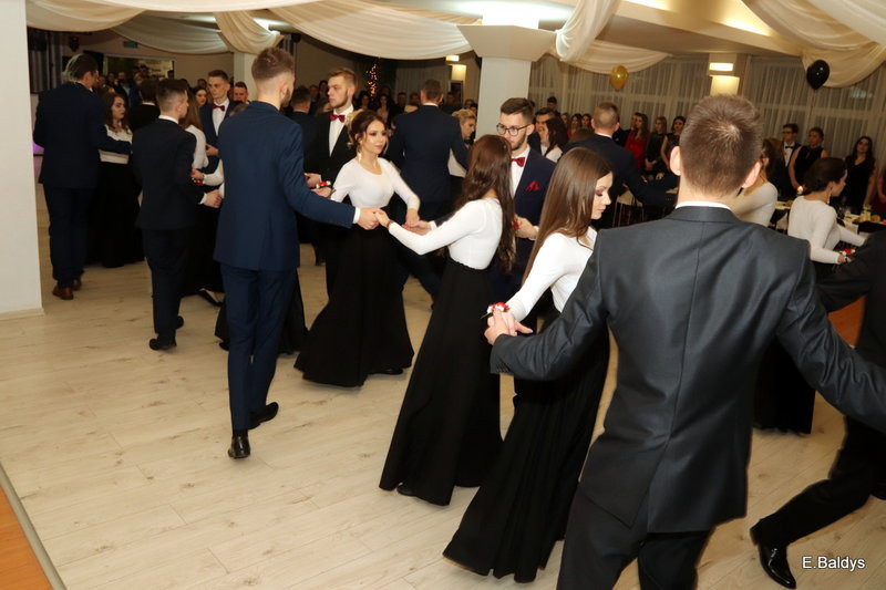 Bal studniówkowy ZS nr 4 (zdjęcia)