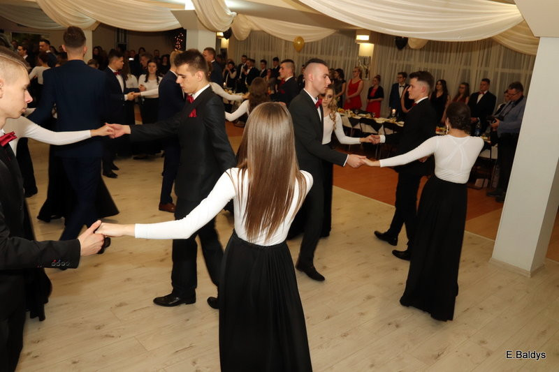 Bal studniówkowy ZS nr 4 (zdjęcia)