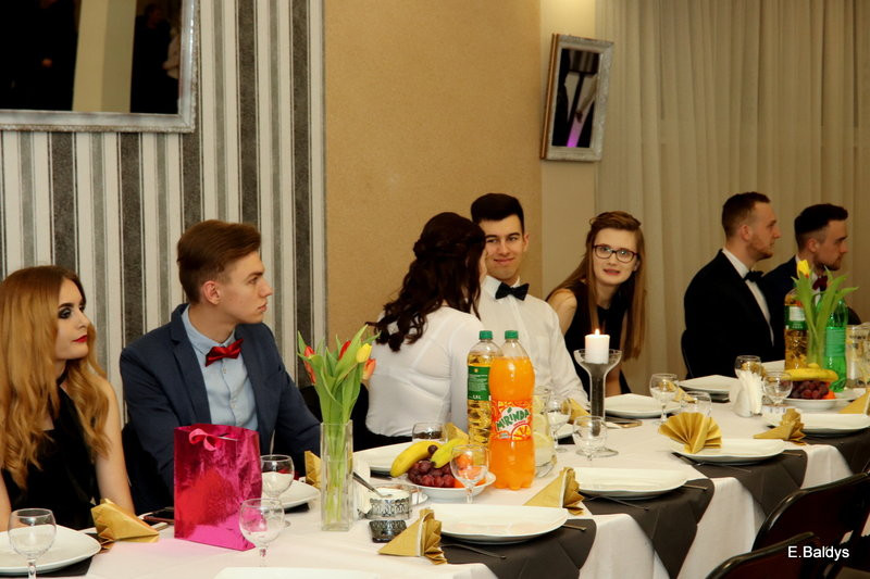 Bal studniówkowy ZS nr 4 (zdjęcia)
