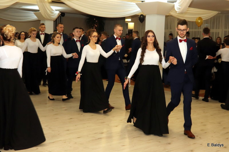 Bal studniówkowy ZS nr 4 (zdjęcia)