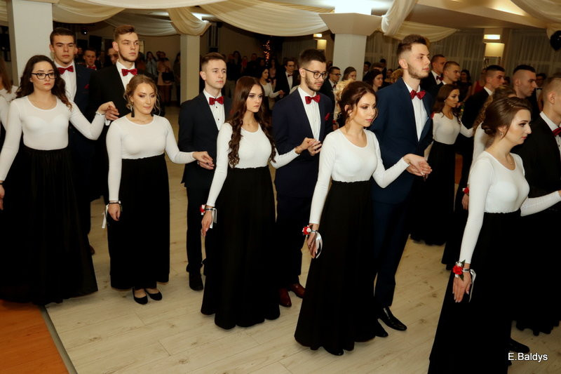 Bal studniówkowy ZS nr 4 (zdjęcia)