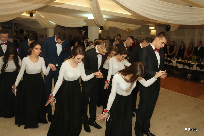 Bal studniówkowy ZS nr 4 (zdjęcia)