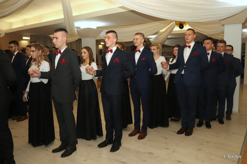 Bal studniówkowy ZS nr 4 (zdjęcia)