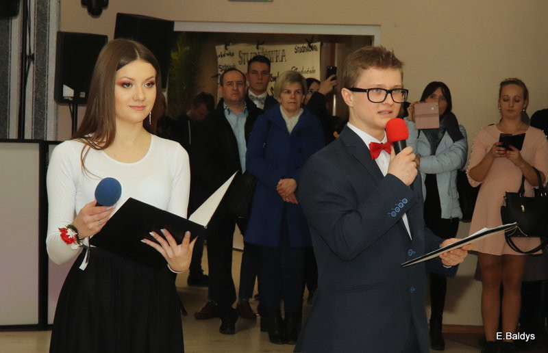 Bal studniówkowy ZS nr 4 (zdjęcia)