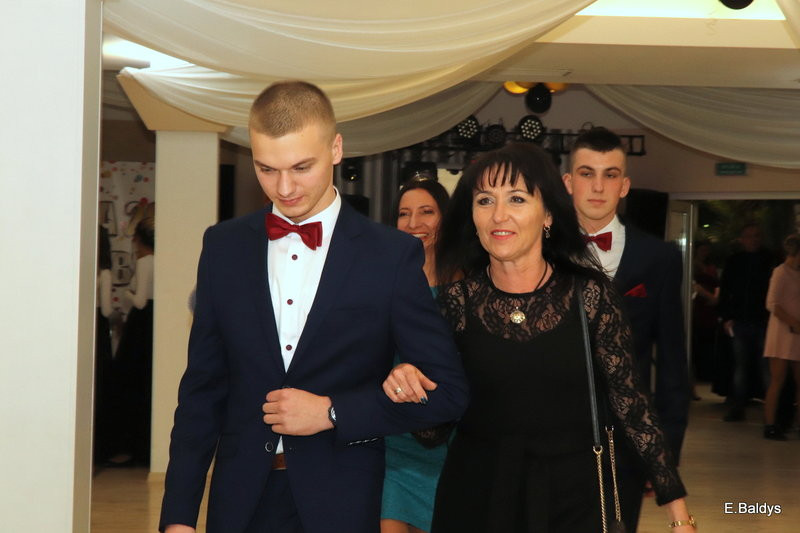 Bal studniówkowy ZS nr 4 (zdjęcia)