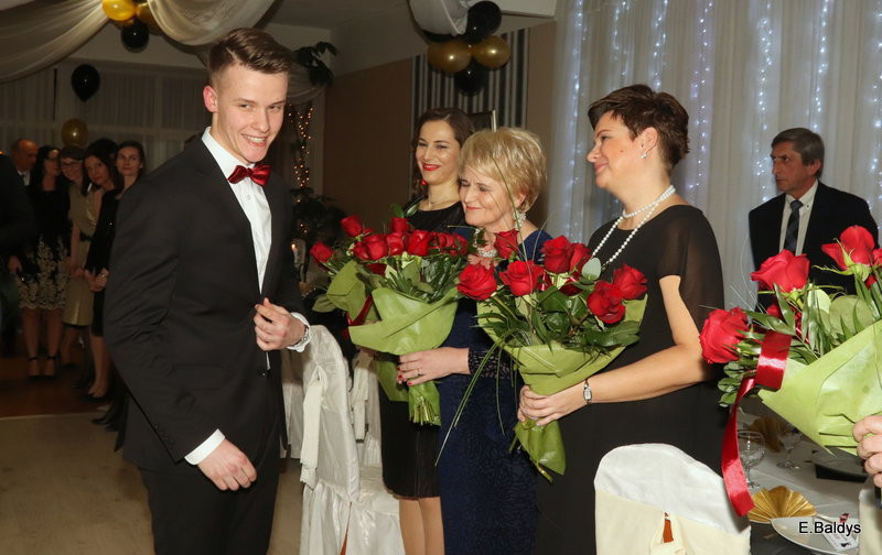 Bal studniówkowy ZS nr 4 (zdjęcia)