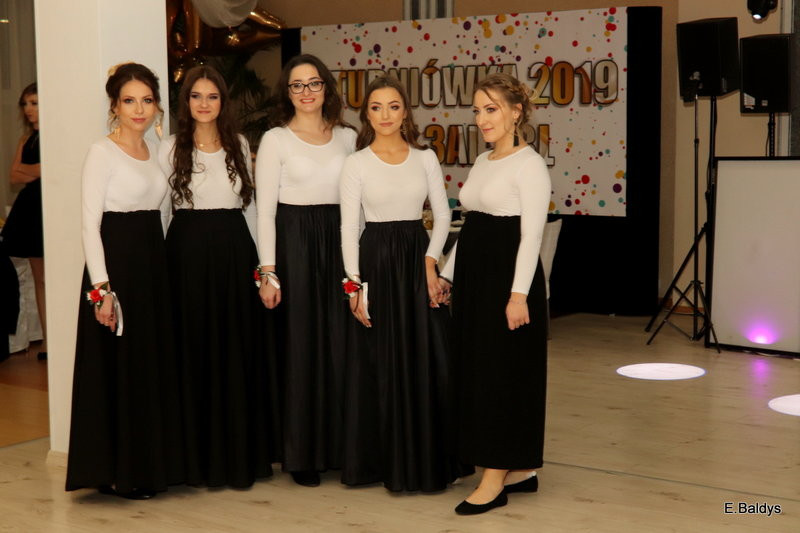 Bal studniówkowy ZS nr 4 (zdjęcia)