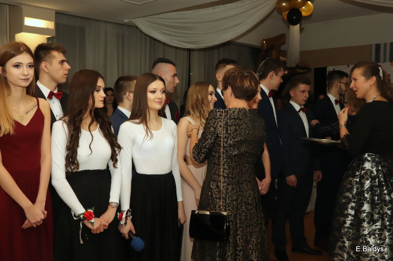 Bal studniówkowy ZS nr 4 (zdjęcia)