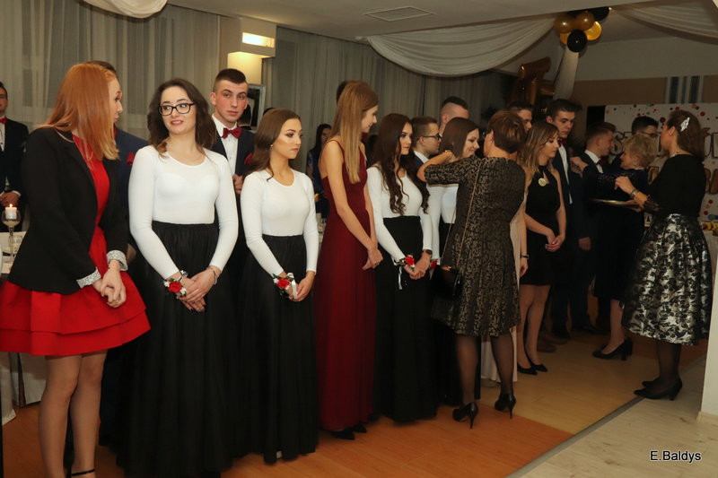 Bal studniówkowy ZS nr 4 (zdjęcia)