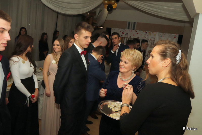 Bal studniówkowy ZS nr 4 (zdjęcia)