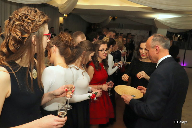 Bal studniówkowy ZS nr 4 (zdjęcia)