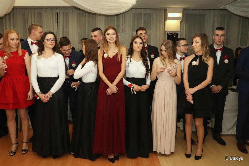 Bal studniówkowy ZS nr 4 (zdjęcia)