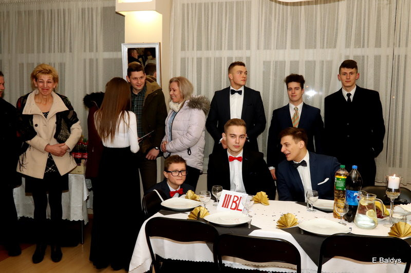 Bal studniówkowy ZS nr 4 (zdjęcia)
