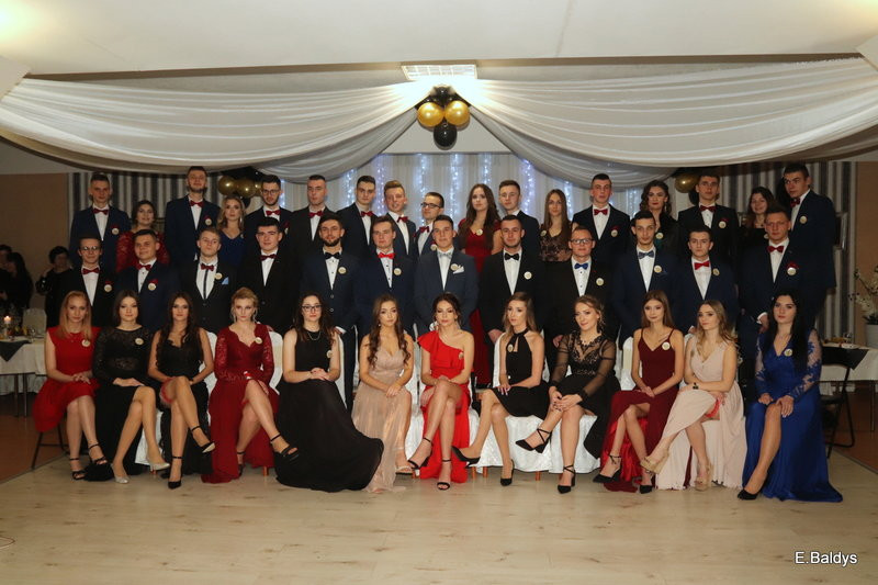 Bal studniówkowy ZS nr 4 (zdjęcia)