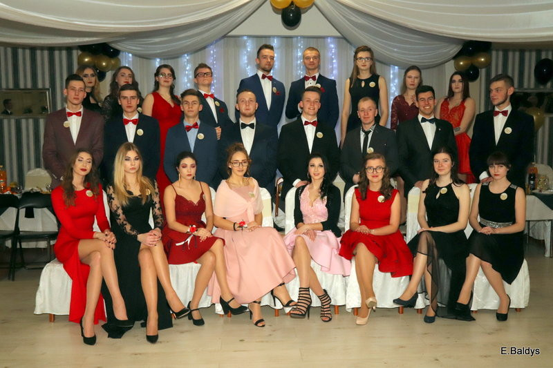 Bal studniówkowy ZS nr 4 (zdjęcia)