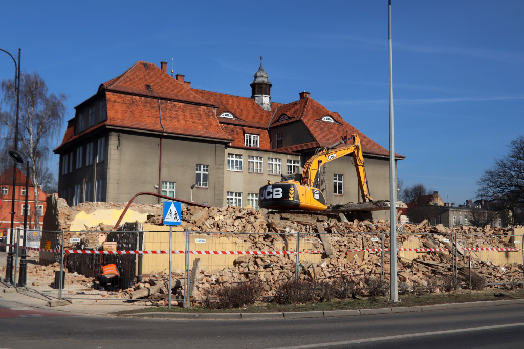 Szkoła przy Al. Jana Pawła II. Dawniej i dziś
